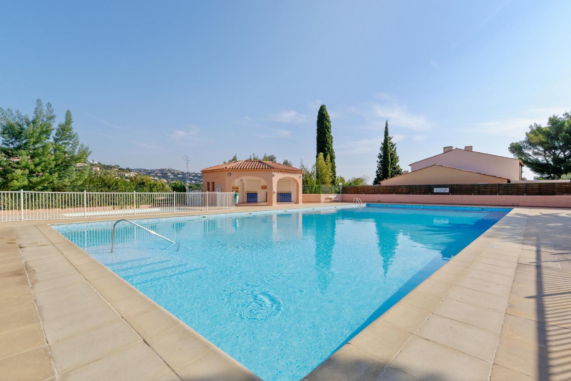 Residence Partenaire Le Domaine De Garlande 滨海卡瓦莱尔 外观 照片