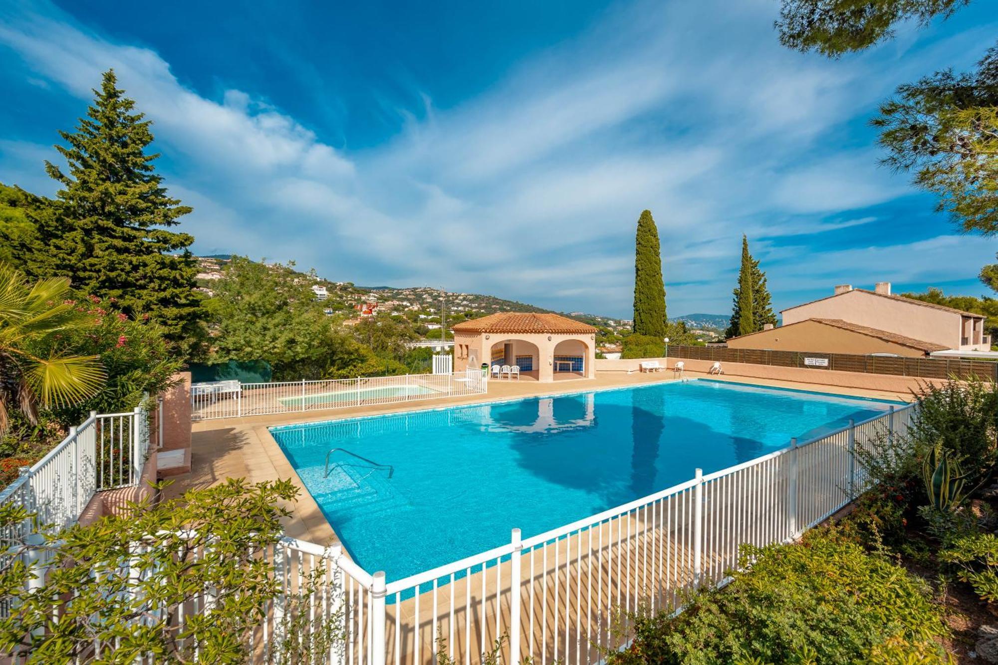 Residence Partenaire Le Domaine De Garlande 滨海卡瓦莱尔 外观 照片